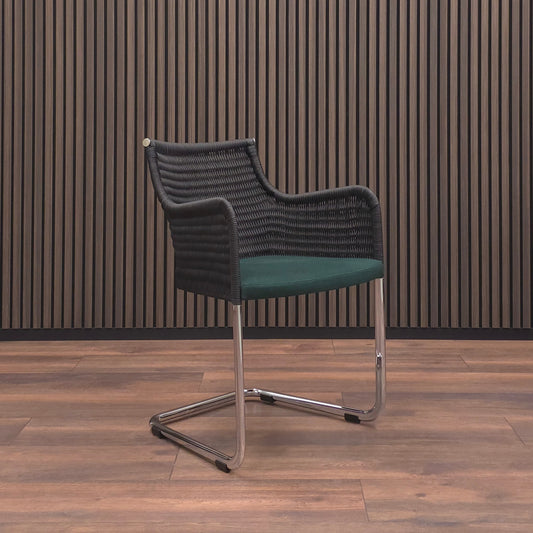 TECTA D 23 | Kragstuhl Schwarz Stoffsitz Grün | Freischwinger Stuhl Armlehnstuhl