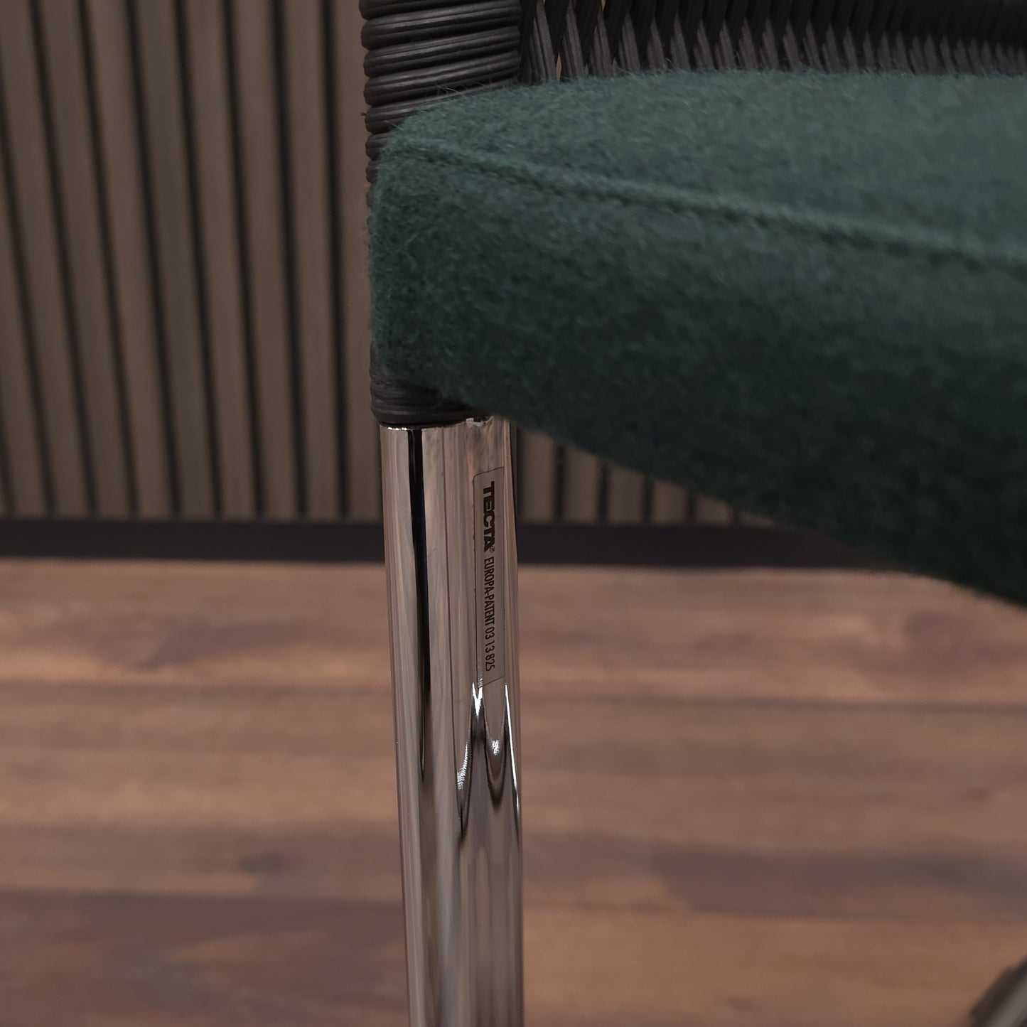 TECTA D 23 | Kragstuhl Schwarz Stoffsitz Grün | Freischwinger Stuhl Armlehnstuhl