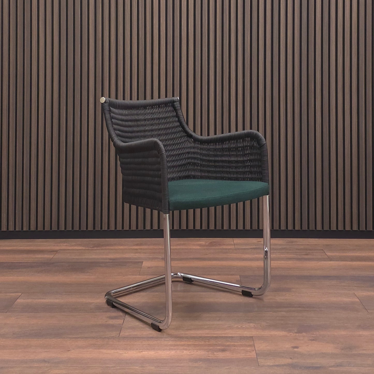 TECTA D 23 | Kragstuhl Schwarz Stoffsitz Grün | Freischwinger Stuhl Armlehnstuhl