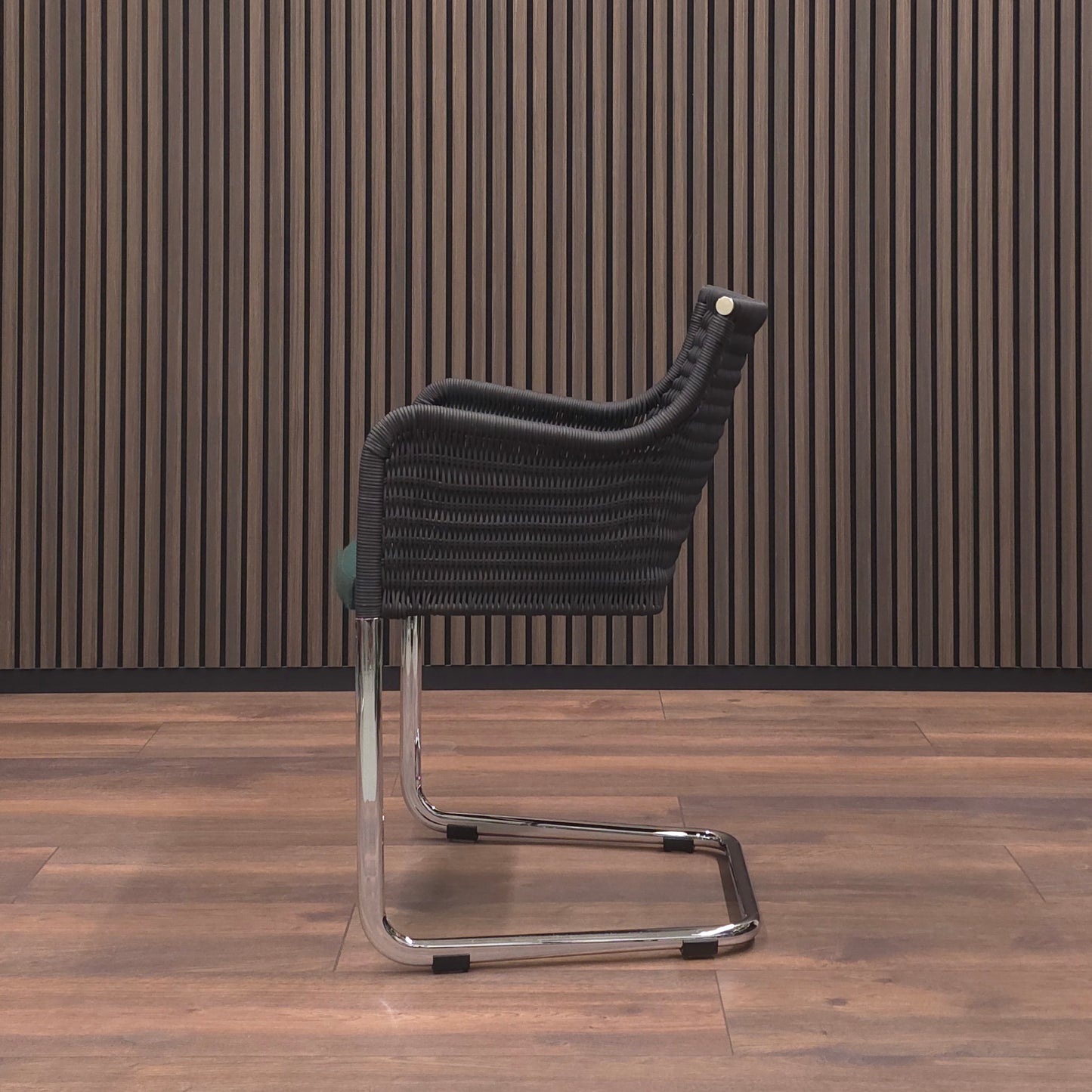 TECTA D 23 | Kragstuhl Schwarz Stoffsitz Grün | Freischwinger Stuhl Armlehnstuhl