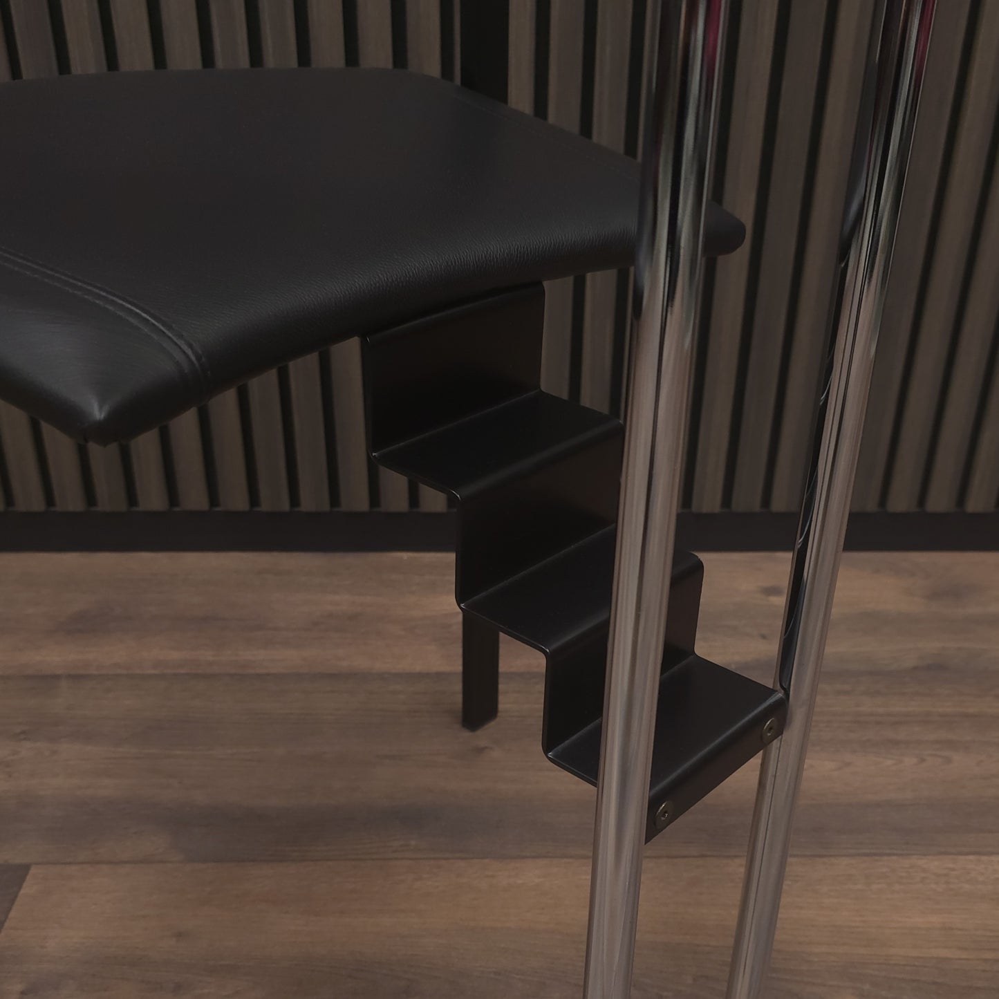 KFF | TRIX | 1 von 2 | Leder Sitz | Memphis Design Pop Art Stuhl | Bauhaus Stil