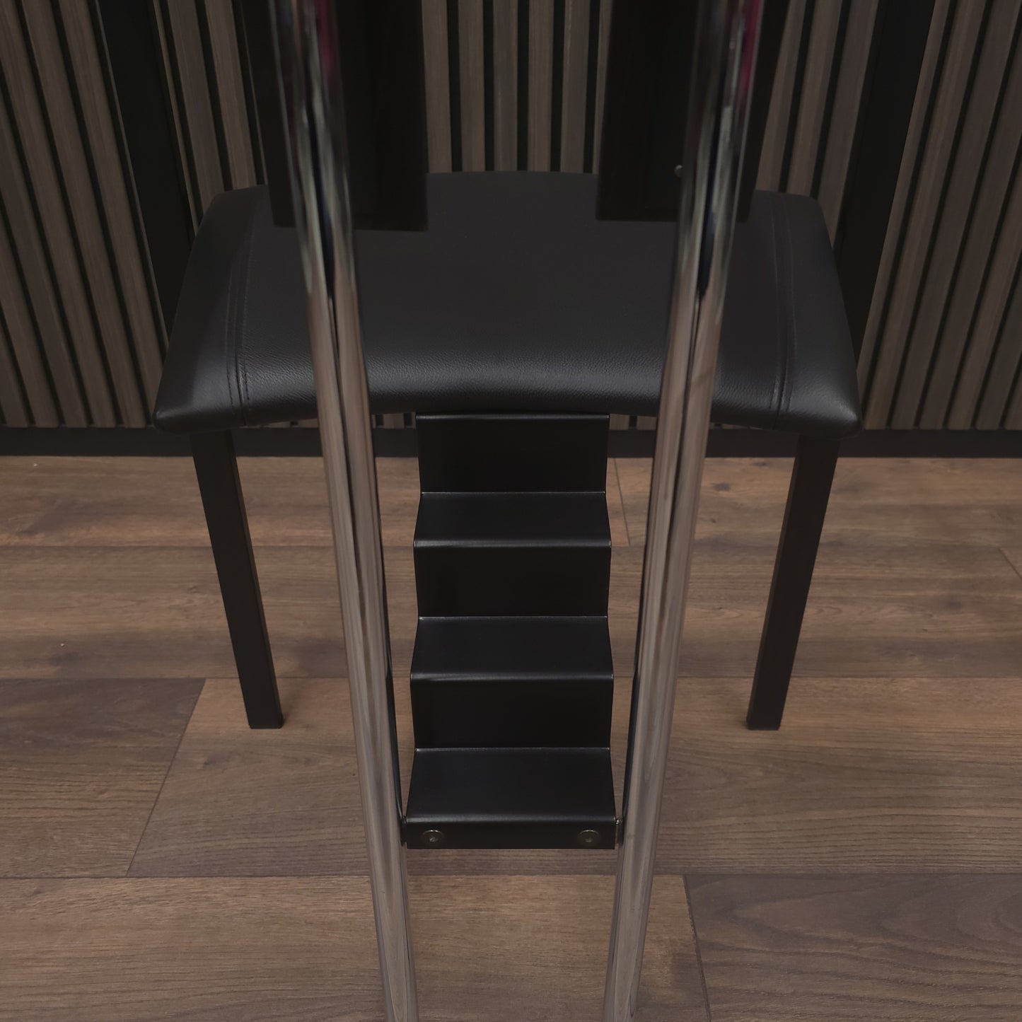 KFF | TRIX | 1 von 2 | Leder Sitz | Memphis Design Pop Art Stuhl | Bauhaus Stil