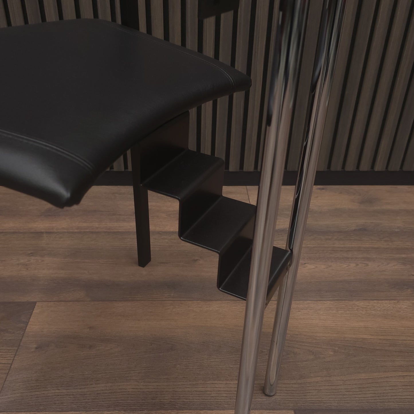 KFF | TRIX | 2 von 2 | Leder Sitz | Memphis Design Pop Art Stuhl | Bauhaus Stil (Kopie)